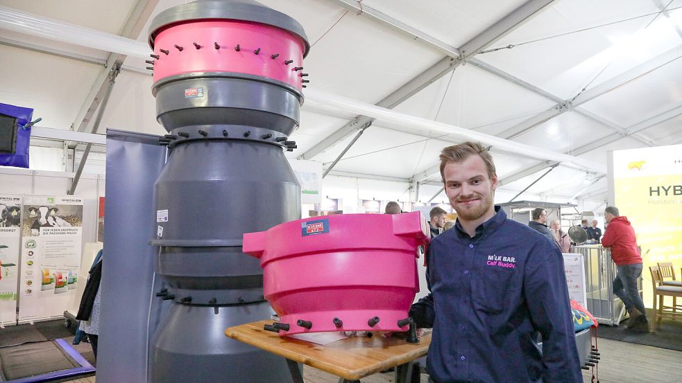 Thorben Gold hat Kälber- und Lämmertränken im Angebot. Foto: Romuald Banik