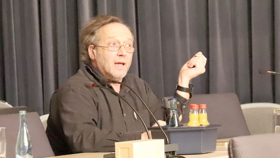 Schulleiter Uwe Schumacher wies im Auricher Schulausschuss auf die Probleme beim Anspruch auf Ganztagsbetreuung hin. Foto: Heino Hermanns