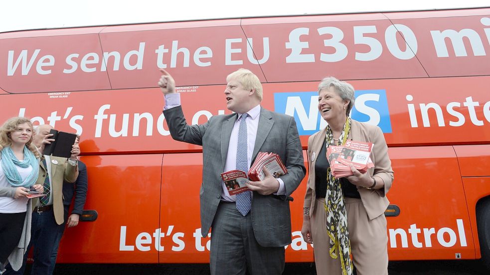 Boris Johnson wurde zur Leitfigur aller, die Großbritannien aus der EU führen wollten – auch mit Versprechen, das Gesundheitssystem besser finanziell auszustatten. Foto: IMAGO/Andrew Parsons