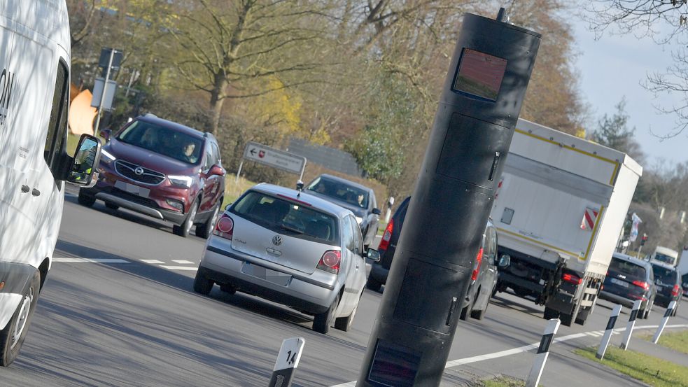 Klarer Spitzenreiter: Der Blitzer an der Leerer Landstraße löst gut 90-mal so oft aus wie derjenige an der Esenser Straße. Foto: Archiv/Ortgies