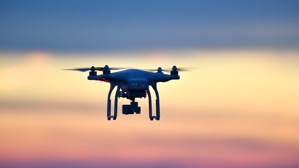 Ein Luftwaffen-Stützpunkt in Schwesing bei Husum, auf dem auch ukrainische Soldaten ausgebildet werden, ist nach Informationen der „Süddeutschen Zeitung“ mutmaßlich Zielscheibe eines großangelegten Spionageversuchs mit Drohnen gewesen. Foto: Felix Kästle/dpa