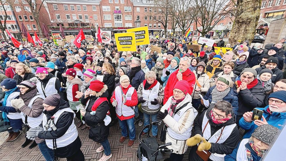 500? Hier im Stadtgarten versammelten sich weit mehr Menschen, als die Polizei schätzte. Foto: Ortgies