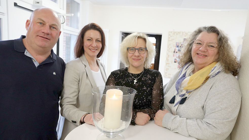 Die Macher hinter dem Projekt „Sterben gehört zum Leben - Nützt ja nix!“: Dr. Sebastian Brückel, Britta Baumann, Cathrin Meenken und Klaudia Christoffers. Foto: Romuald Banik