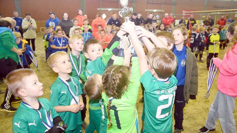 Die E-Jugend des SV Wallinghausen gewann den Timmeler Wintercup auf Sand.Fotos: Gerd-Arnold Ubben