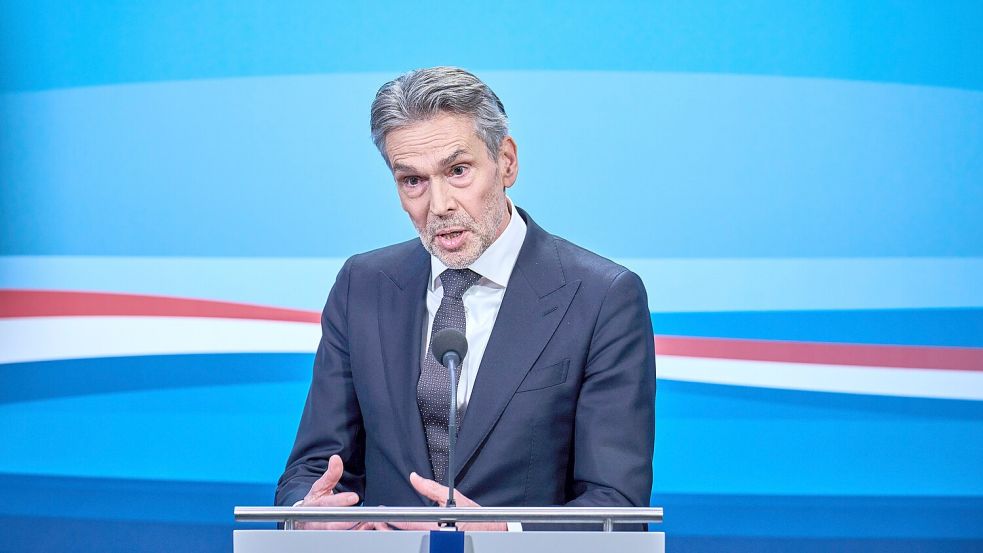 Der parteilose Dick Schoof ist seit Juli 2024 Ministerpräsident in den Niederlanden. Jetzt hat er sich als Projekt den „Klima-Bürgerdialog“ ausgedacht, ein erster Schritt in Richtung direkte Demokratie. Foto: IMAGO/ANP
