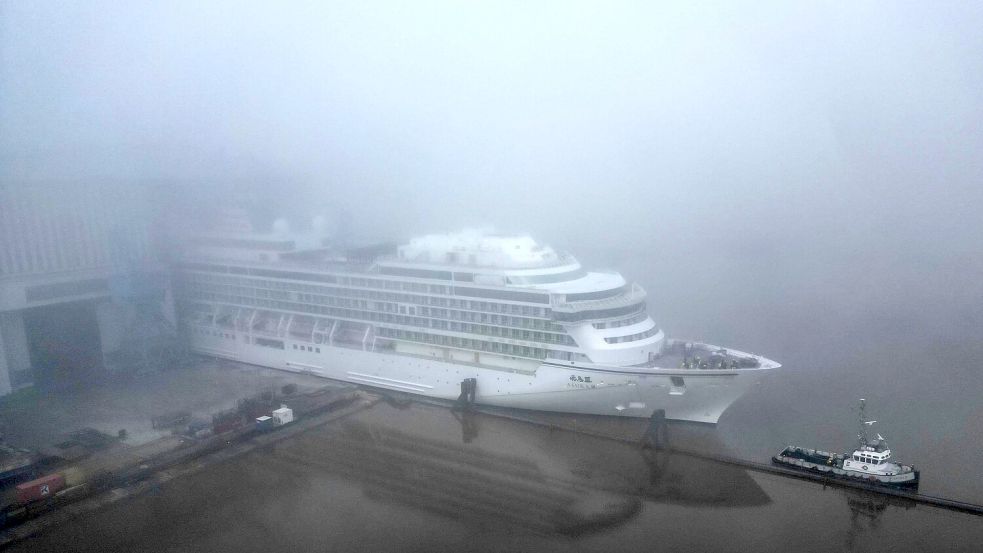 Der Hafen in Papenburg ist Heimat der Meyer Werft – und birgt zugleich ein riesiges Problem. Foto: Lars Penning/dpa