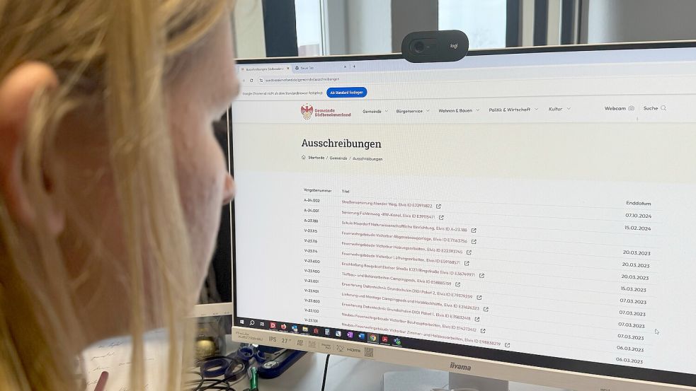 Die Gemeinde informiert auf ihrer Internetseite über Ausschreibungen. Der letzte Eintrag stammt aus dem Oktober vergangenen Jahres. Foto: Holger Janssen