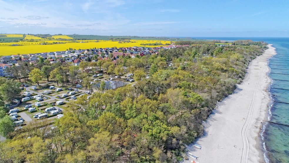Der Campingplatz Kühlungsborn liegt malerisch direkt an der Ostseeküste. Foto: camping.info