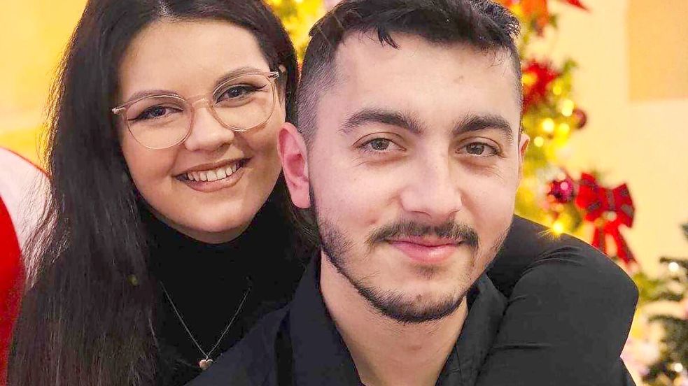 Die Eltern der Vierlinge leben gemeinsam mit ihrem knapp zwei Jahre alten Sohn in Emden. Foto: Privat