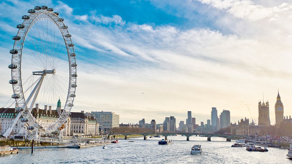 Für junge Europäer soll es bald einfacher sein, in Großbritannien zu studieren oder zu arbeiten. Die britische Regierung hat der EU ein Angebot zur Jugendmobilität unterbreitet. Foto: IMAGO/Zoonar