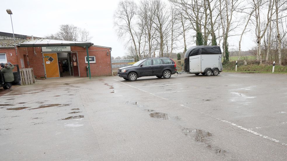Beim Parkplatz vor der Reithalle in Bangstede soll in absehbarer Zeit ebenfalls eine Laterne aufgebaut werden. Foto: Romuald Banik