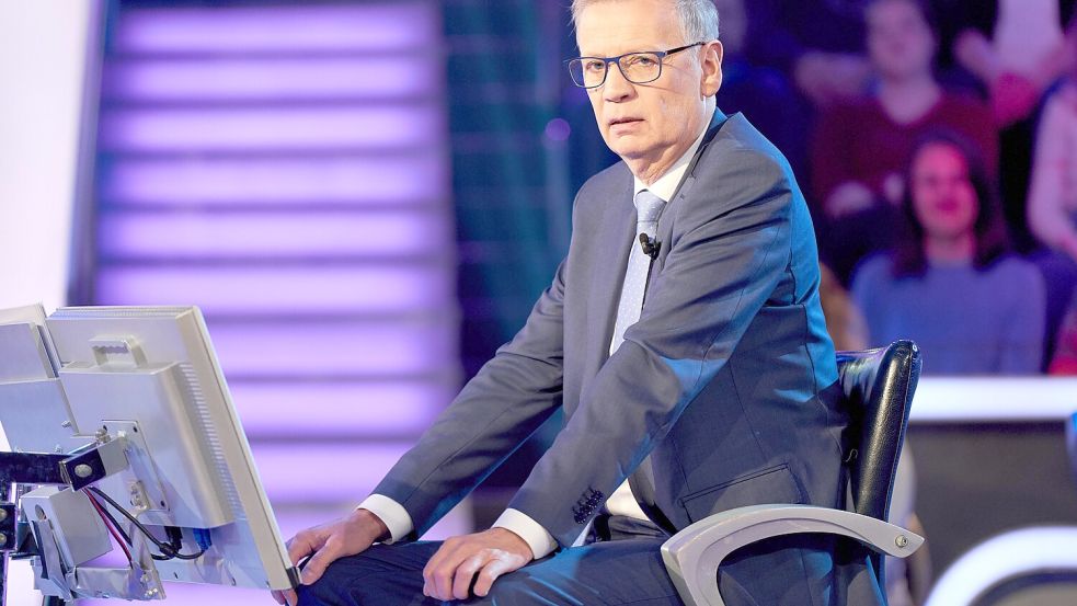Moderator Günther Jauch stellte bei „Wer wird Millionär“ einen Zuschauer zur Rede, nachdem dieser bei einer Publikumsabstimmung eine falsche Antwort gegeben hatte. Foto: RTL/Guido Engels