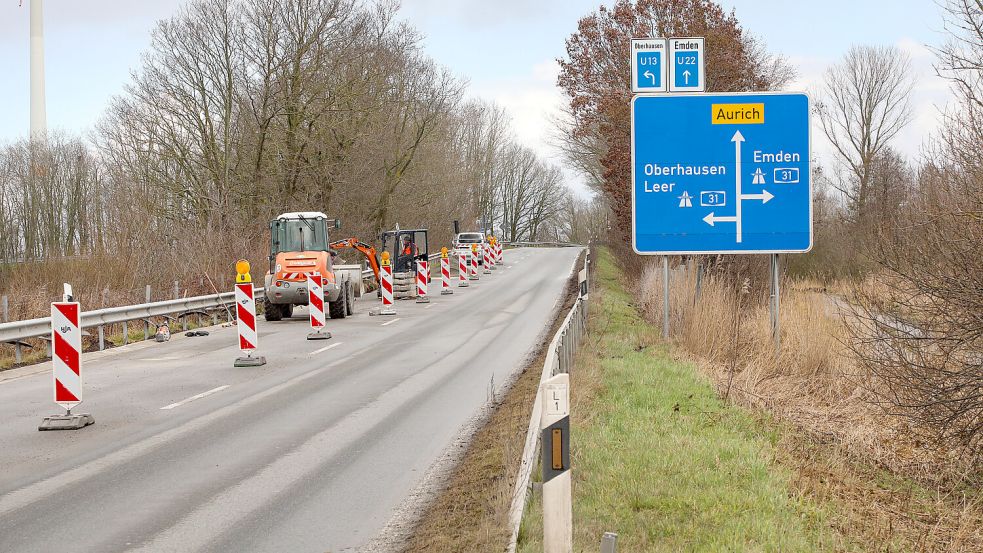 Derzeit ist eine Spur der Rampe zur Autobahnzufahrt wegen Bauarbeiten noch gesperrt. Insgesamt ist auch dieser Bereich eng - nicht nur auf der Brücke. Foto: Romuald Banik
