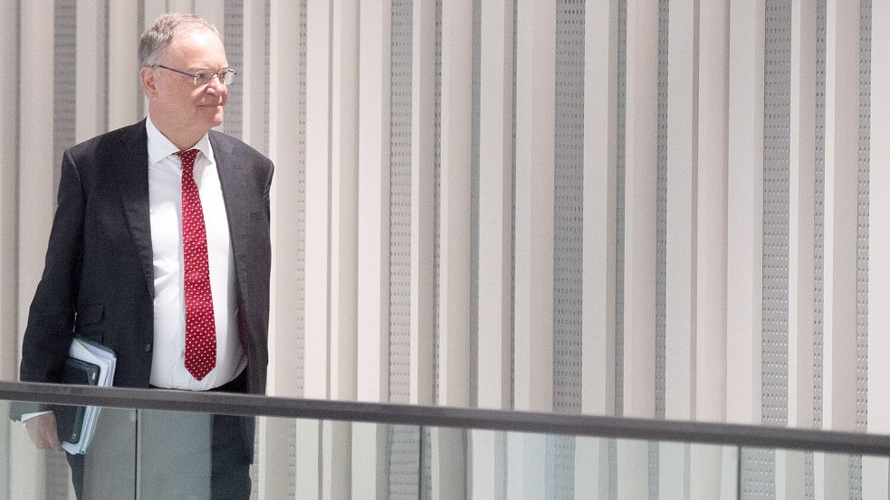 Macht Ministerpräsident Stephan Weil Platz, um einem Parteikollegen einen lukrativen Posten zu ermöglichen? Foto: dpa/ Julian Stratenschulte