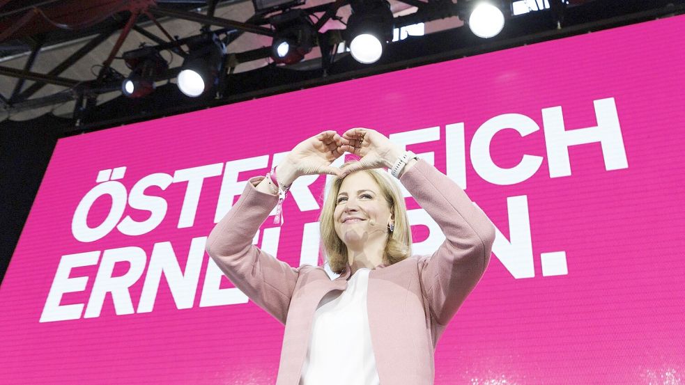 Die liberalen Neos segnen als letzter Partner die Dreier-Koalition von ÖVP, SPÖ und Neos in Österreich ab Foto: Tobias Steinmaurer/APA/dpa