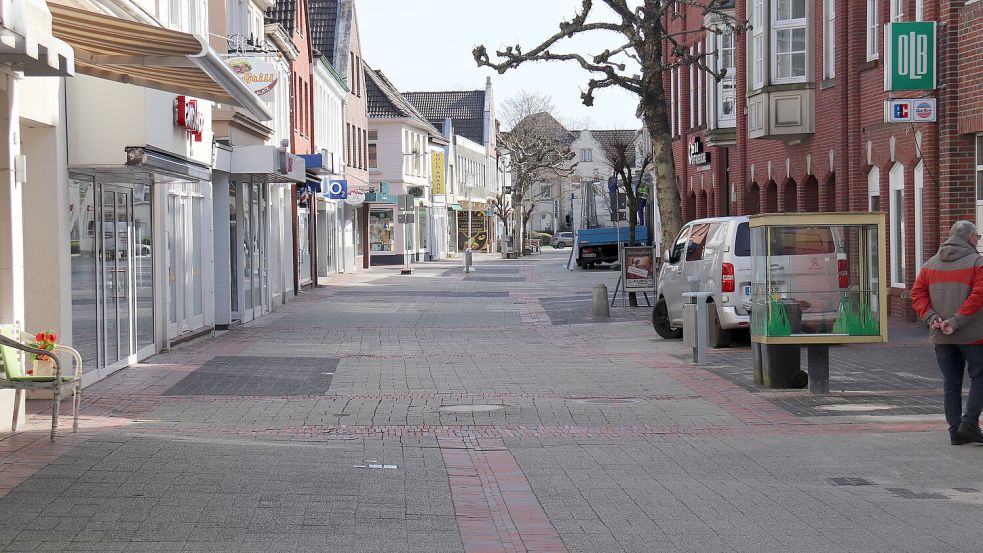 Lockdown: Die leere Auricher Innenstadt bei schönstem Wetter am Dienstagvormittag, 24. März 2020. Foto: Heino Hermanns