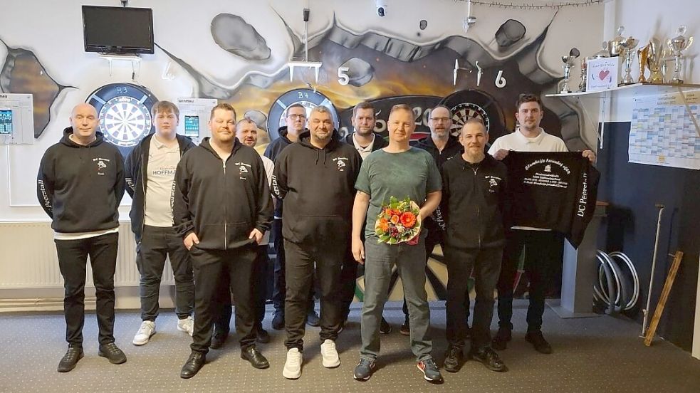 Das Moordorfer Team mit Dennis Akhtar, Frank Kortewille, Mathias Müller, Hendrik Tjaden, Robert Braun, Alexander Schlundt, Christian Wojcechowski, Lars Dannebaum, Wilko Meyeraan, Manfred Jürgens, Tim Backer und Thomas Nannen TC.