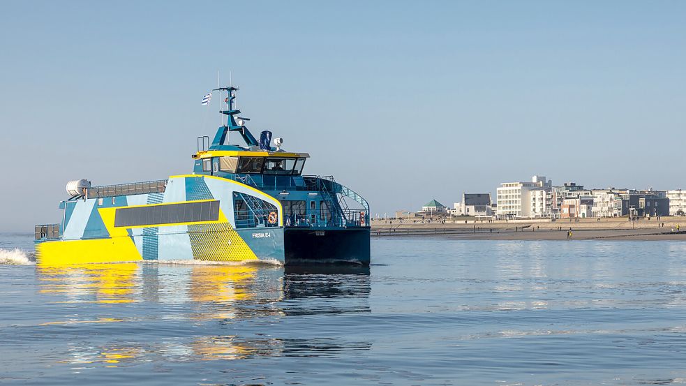 Der neue E-Katamaran vor der Insel Norderney. Foto: Reederei Norden-Frisia