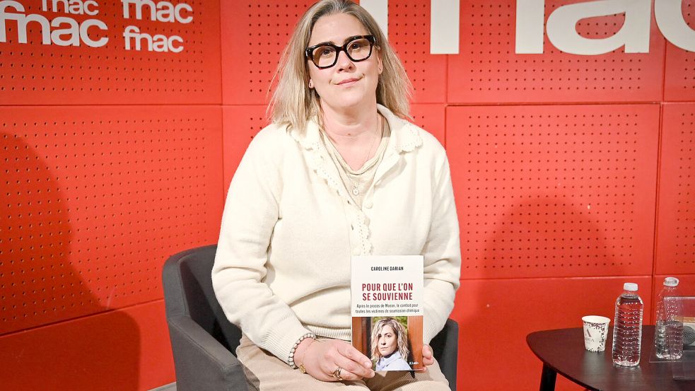In ihrem zweiten Buch „Damit man sich erinnert“ schreibt Caroline Darian über ihr Erleben des viermonatigen Prozesses als Tochter des Opfers und des Haupttäters zugleich. Foto: IMAGO/Tomas Stevens
