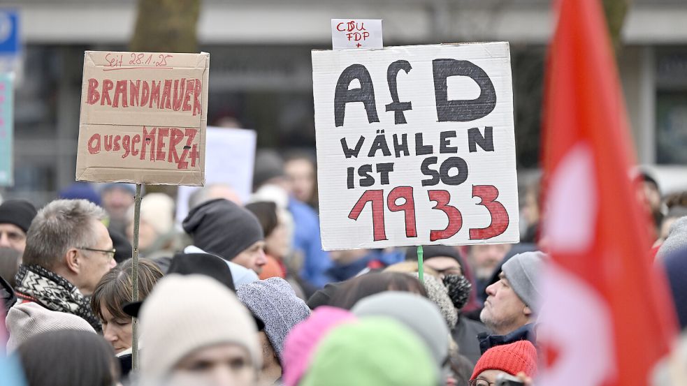 Bei den Demos gegen Rechtsextremismus geriet mancherorts auch die Union ins Visier der Teilnehmer. Foto: dpa/Uwe Lein