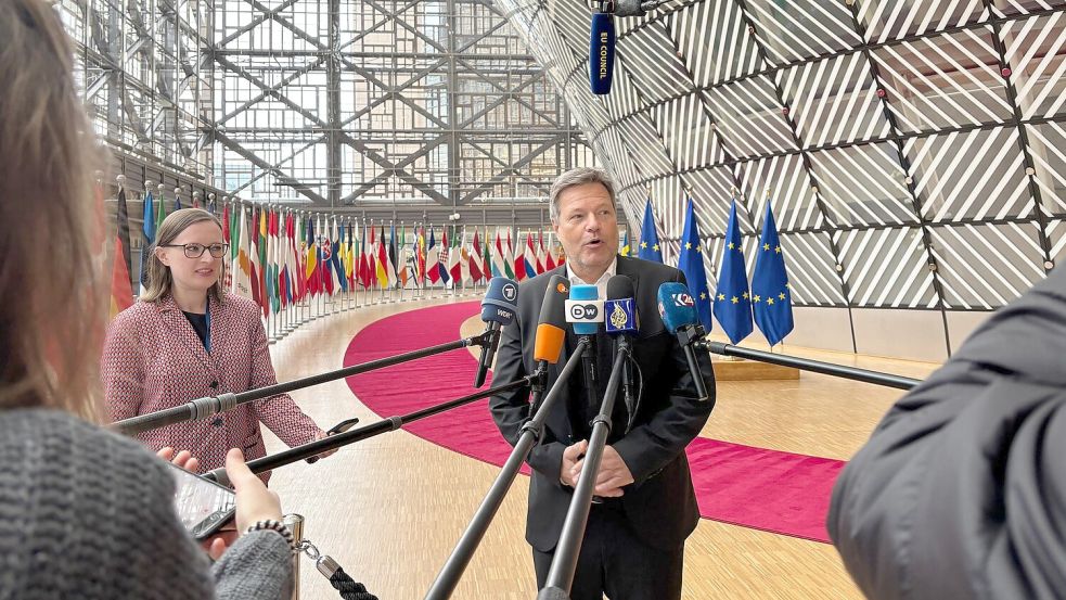 Wirtschaftsminister Robert Habeck findet, dass Brandenburgs Regierungschefs mit seinen Aussagen zu einer möglichen Rückkehr russischer Öllieferungen „völlig falsch“ liegt. Foto: Alina Schmidt/dpa