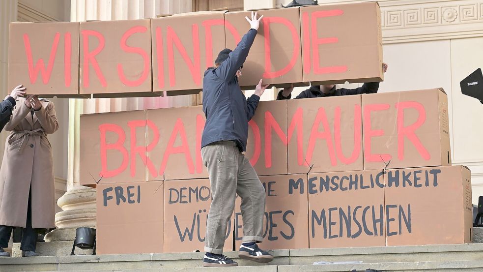 In Kommunalparlamenten im Osten grenzen sich die restlichen Parteien ähnlich stark von der AfD ab wie im Westen, sagen Forscher. (Archivbild) Foto: Michael Bahlo/dpa