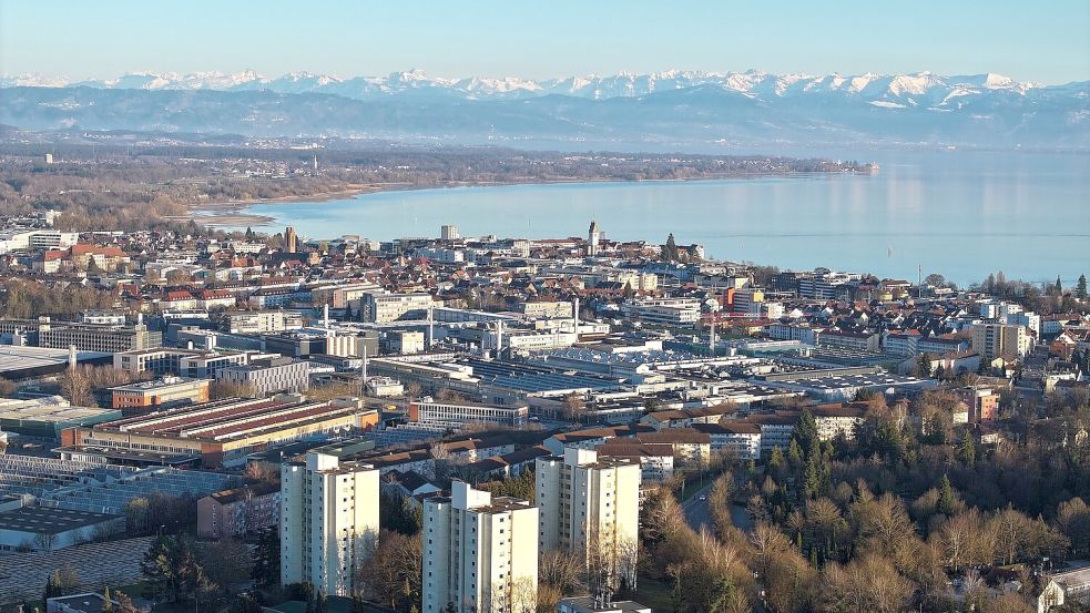 Der Konzern mit Sitz in Friedrichshafen will bis Ende 2028 bis zu 14.000 Stellen streichen. Foto: Felix Kästle/dpa