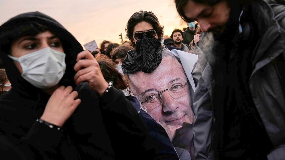 Imamoglu gilt als potenziell aussichtsreichster Herausforderer von Erdogan bei der für 2028 angesetzten Präsidentenwahl. Foto: Khalil Hamra/AP/dpa