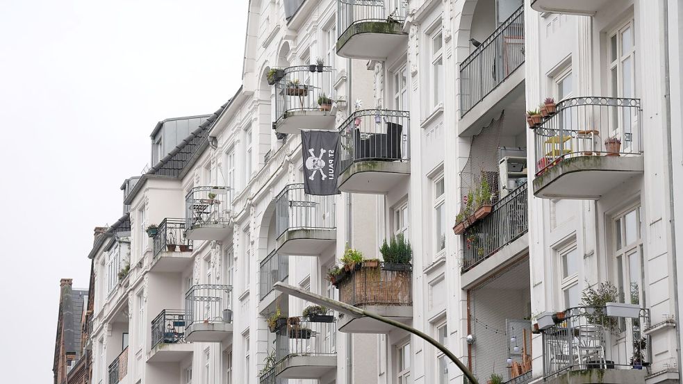 In Hamburg haben Wohnungskäufer vergangenes Jahr durchschnittlich weniger Geld als 2023 gezahlt. (Illustration) Foto: Marcus Brandt/dpa