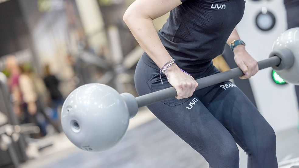 In Deutschlands Fitness-Studios haben so viele Menschen wie noch nie einen Vertrag. (Archivbild) Foto: Thomas Banneyer/dpa