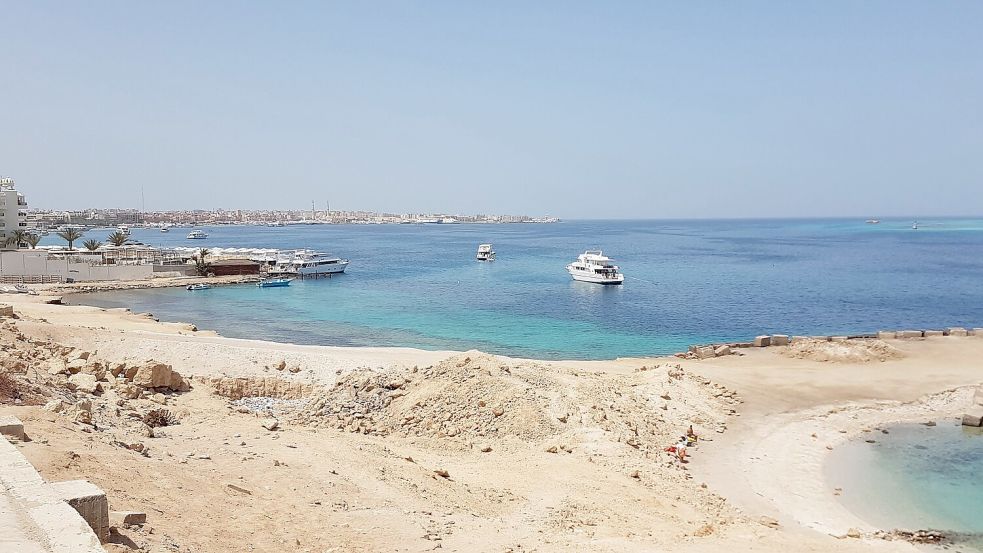 Vor dem Urlaubsort Hurghada ist ein Urlauber-Boot gesunken. (Archivbild) Foto: Marcel Lauck/dpa
