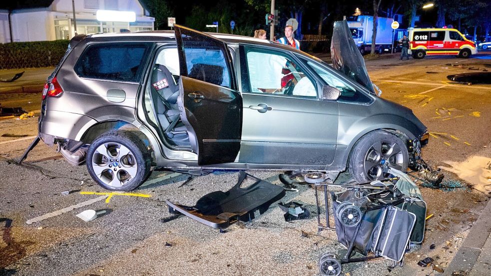 Bei dem Unfall in Hamburg-Billstedt wurde ein Zweijähriger tödlich verletzt. (Archivbild) Foto: Daniel Bockwoldt/dpa