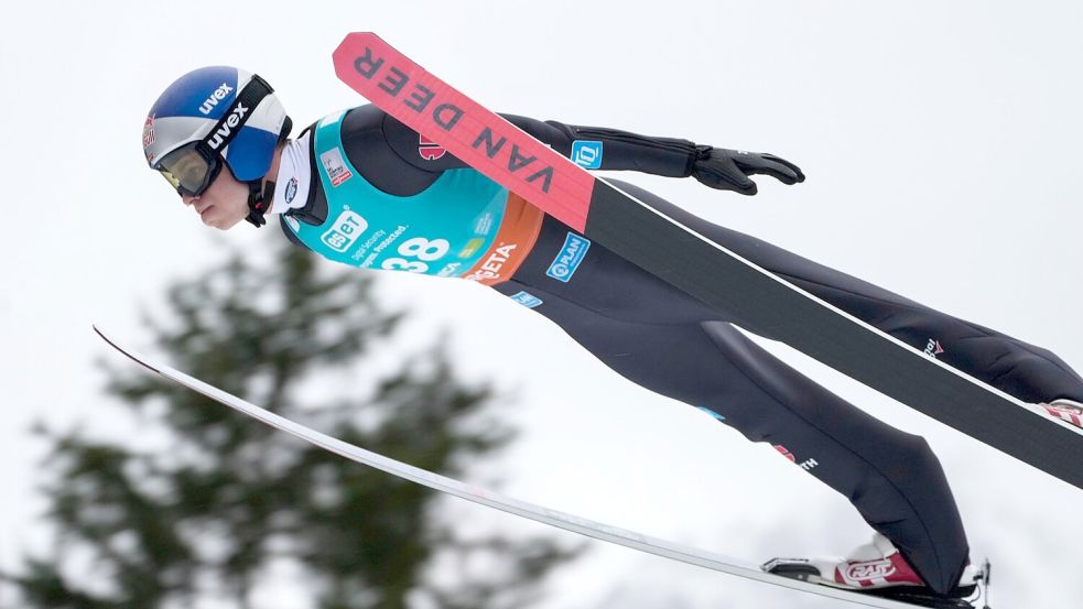 Wellinger fliegt in Planica. Foto: Darko Bandic/AP/dpa