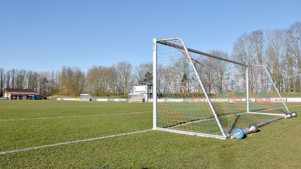 Das Sportzentrum in Upgant-Schott soll nach Fertigstellung der neuen zentralen Sportstätte in Marienhafe in Bauland umgewandelt werden. Foto: Thomas Dirks