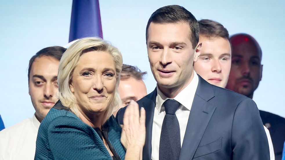 Bardella ist der politische Ziehsohn von Le Pen. (Archivbild) Foto: Thomas Padilla/AP/dpa