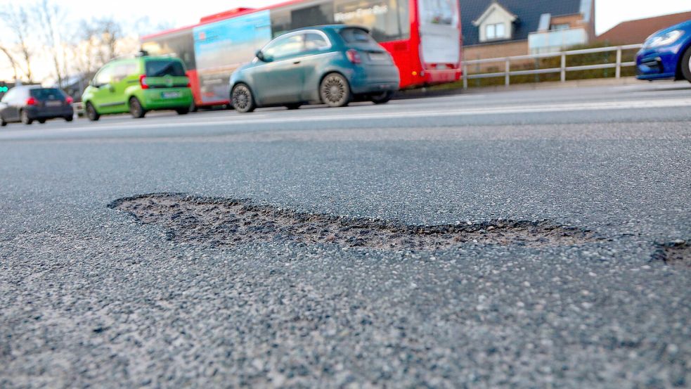 Der Asphalt bekommt immer wieder Löcher. Foto: Romuald Banik