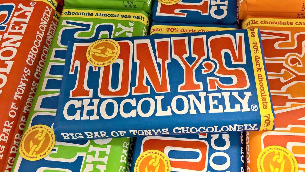 Tony's Chocolonely ruft eine seiner Schokoladensorten zurück. Das müssen Käufer wissen. Foto: IMAGO/Manfred Segerer