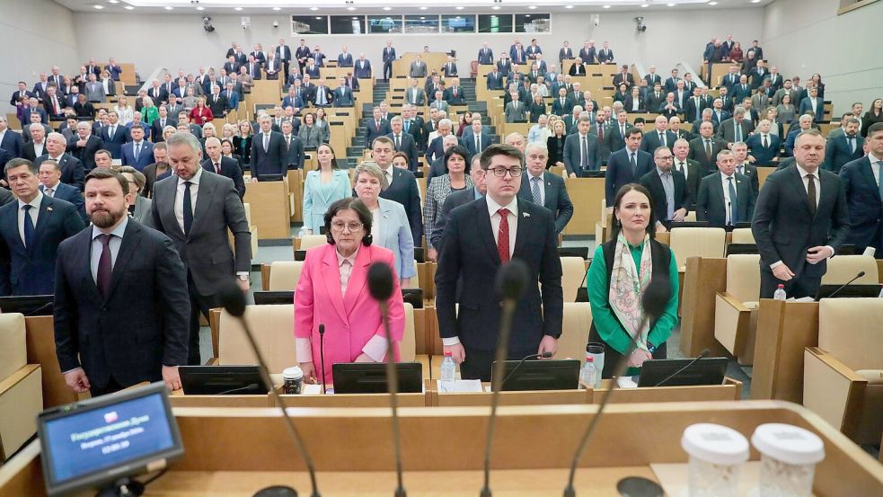 Im russischen Parlament herrscht praktisch Einstimmigkeit über die schärfere Verfolgung politischer Gegner des Kreml. (Archivbild) Foto: -/The State Duma, the Lower House of the Russian Parliament/AP/dpa