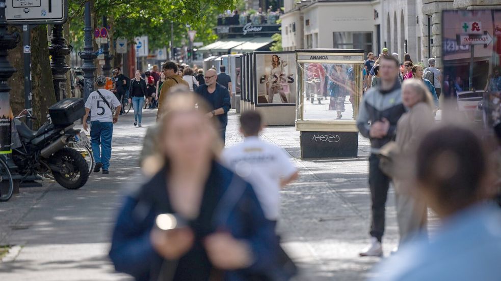 Der Ku’damm gehört zu den beliebtesten Einkaufsstraßen in Berlin. (Symbolbild) Foto: Monika Skolimowska/dpa