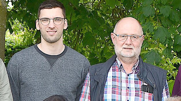 Albert Janssen (rechts) mit seinem Nachfolger Leon Neumann (links). Foto: privat