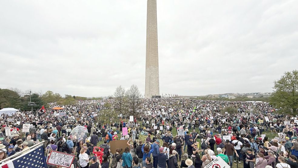 Eine große Demonstration gab es in der US-Hauptstadt Washington, unweit des Weißen Hauses. Foto: Jose Luis Magana/AP/dpa