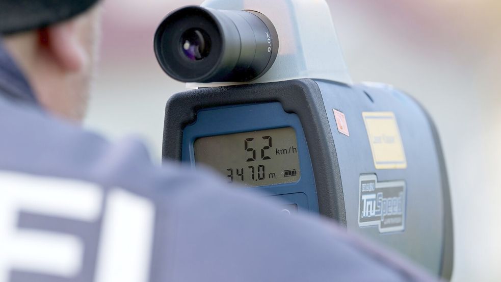 Die wesentliche Ursache für Verkehrsunfälle ist laut Polizei weiterhin überhöhte Geschwindigkeit. Foto: Michael Bahlo/dpa