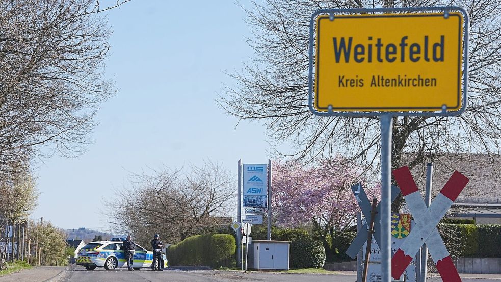 In den frühen Morgenstunden wurden in Weitefeld drei Tote gefunden. Was ist geschehen? Foto: Thomas Frey/dpa