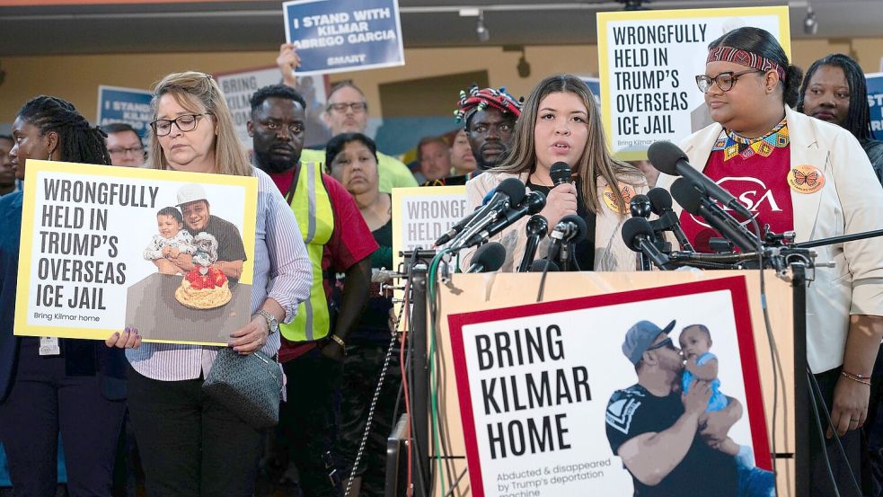 Trump setzt bei der versehentlichen Abschiebung eines Salvadorianers auf eine harte Linie. (Archivbild) Foto: Jose Luis Magana/FR159526 AP/AP/dpa