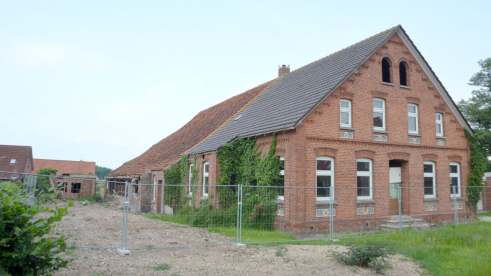 Der Hof des verstorbenen Landwirts Harm Harms in Marienhafe wurde im Sommer 2019 abgerissen. Foto: Thomas Dirks