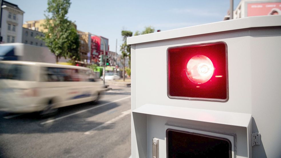 Die Polizei will mit den verstärkten Geschwindigkeitskontrollen Autofahrer daran erinnern, sich an die geltenden Tempolimits zu halten. Foto: dpa/Daniel Reinhardt