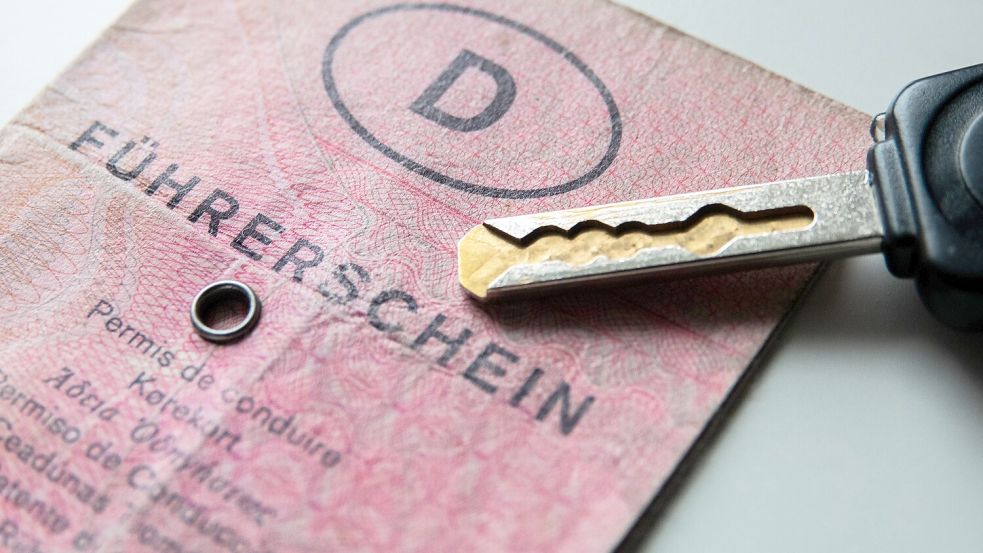 Rund 4000 Euro kostet es heutzutage, den Führerschein Klasse B zu machen. Die Verkehrsminister der Länder wollen das ändern - aber ist die Theorieprüfung der richtige Ansatz? Foto: Demy Becker