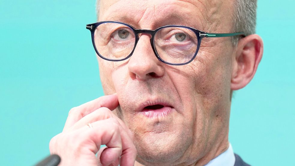 Ungläubiges Staunen: Wenn Friedrich Merz (CDU) Bundeskanzler wird, darf er im Bundestag nicht mehr klatschen. Foto: dpa/Kappeler
