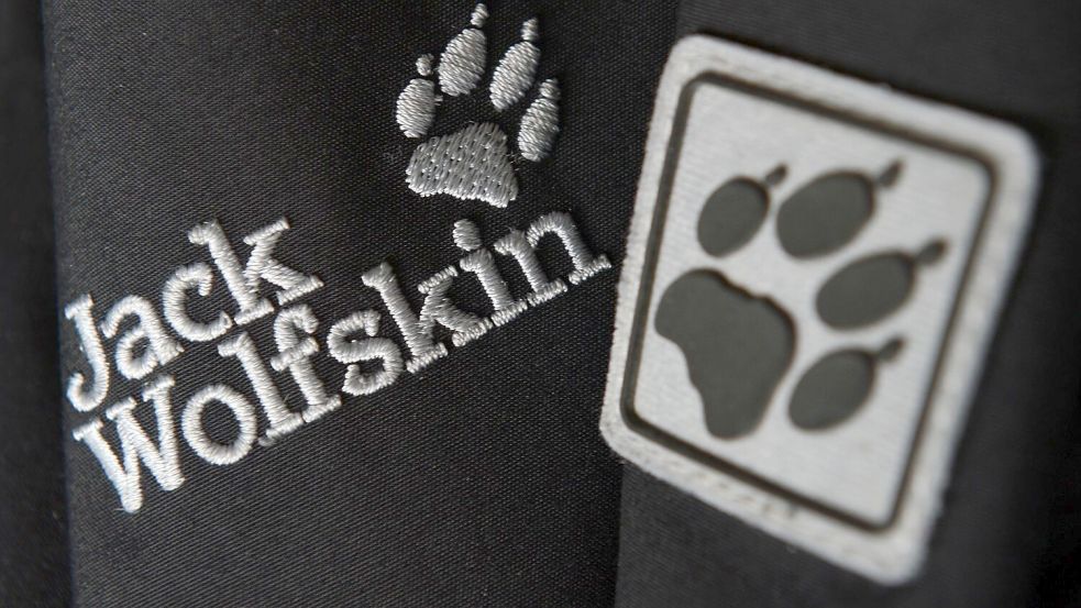 Dem künftigen Besitzer von Jack Wolfskin gehören bereits Marken wie Wilson und Salomon. (Archivbild) Foto: picture alliance / dpa