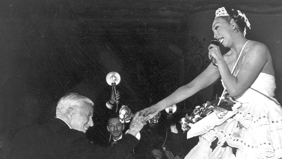 Josephine Baker - hier auf einem Foto aus den 50er Jahren mit Charlie Chaplin. Foto: -/AP Photo/dpa